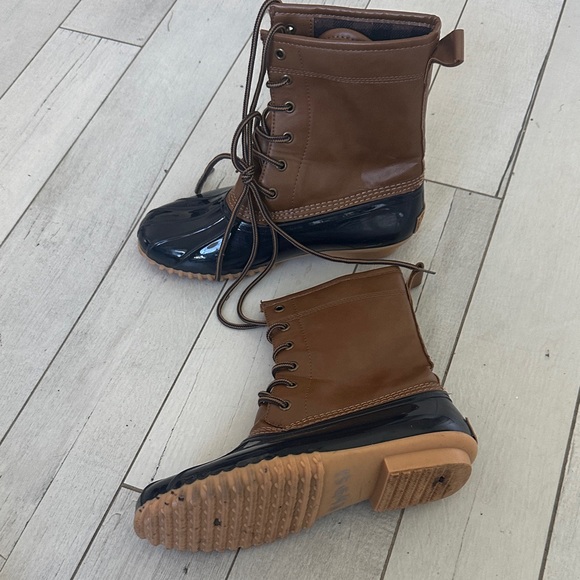 Totes Tan and Black Lace-Up Boots - Picture 1 of 7